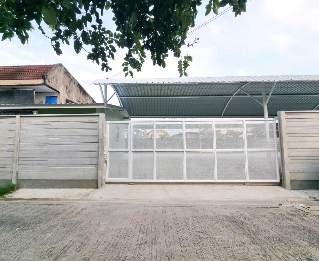 The Zai Apartment Ban Krathum Lom Екстер'єр фото